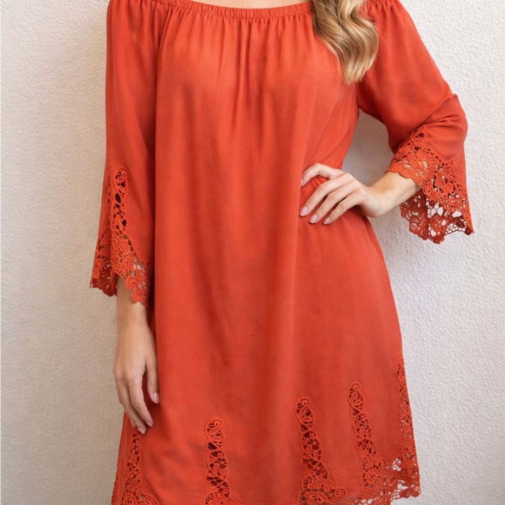 Tantrums Coral Gathered dress with lace details. Size small sheath dress.